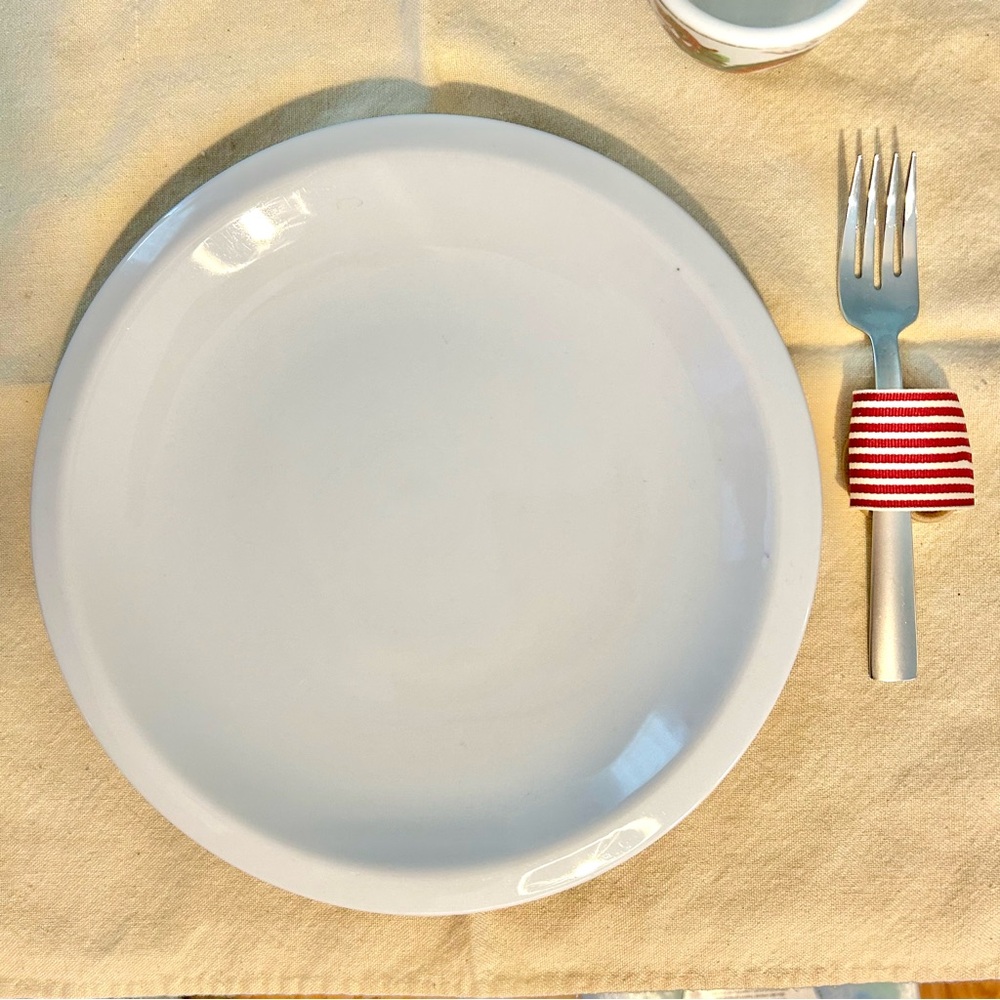 Pottery Barn Du Jour Cafeware White Dinner Plate 10 3/8”
